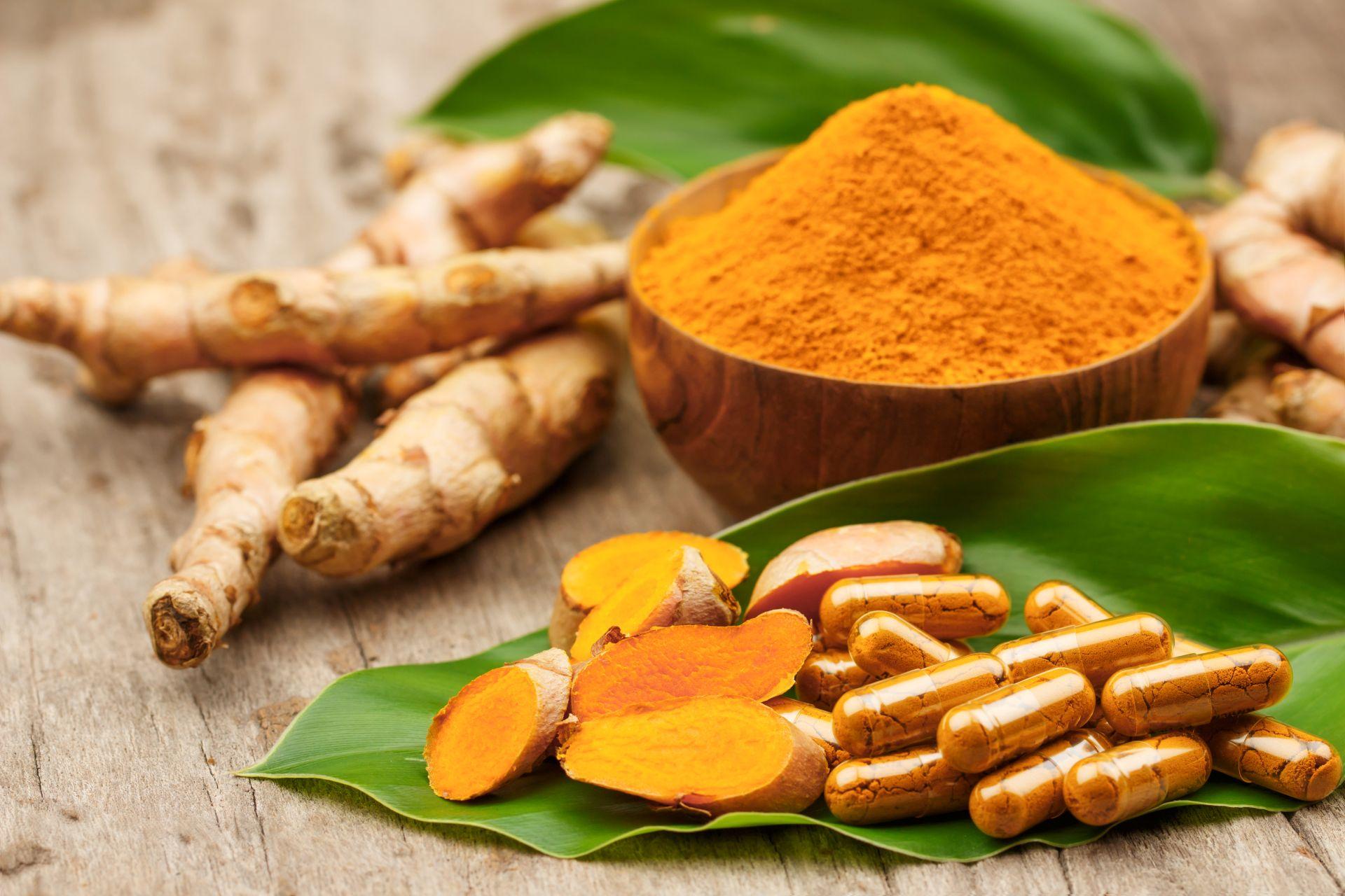 Kurkuma Wurzel Pulver und CURCUMA KAPSELN als pflanzliche Unterstuetzung fuer die Darmgesundheit